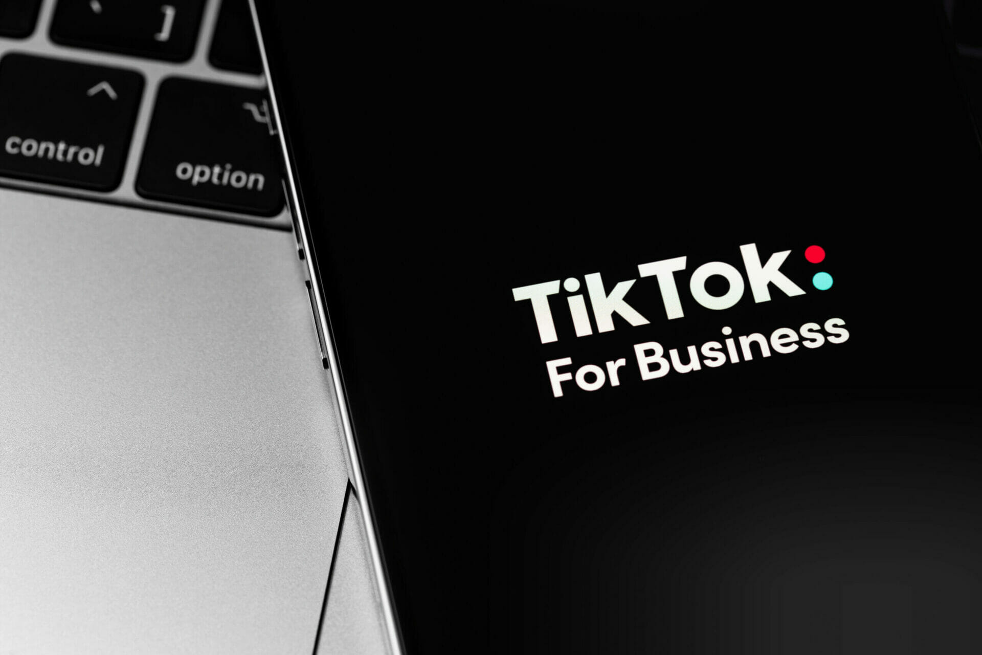 Facebook vs TikTok Ads